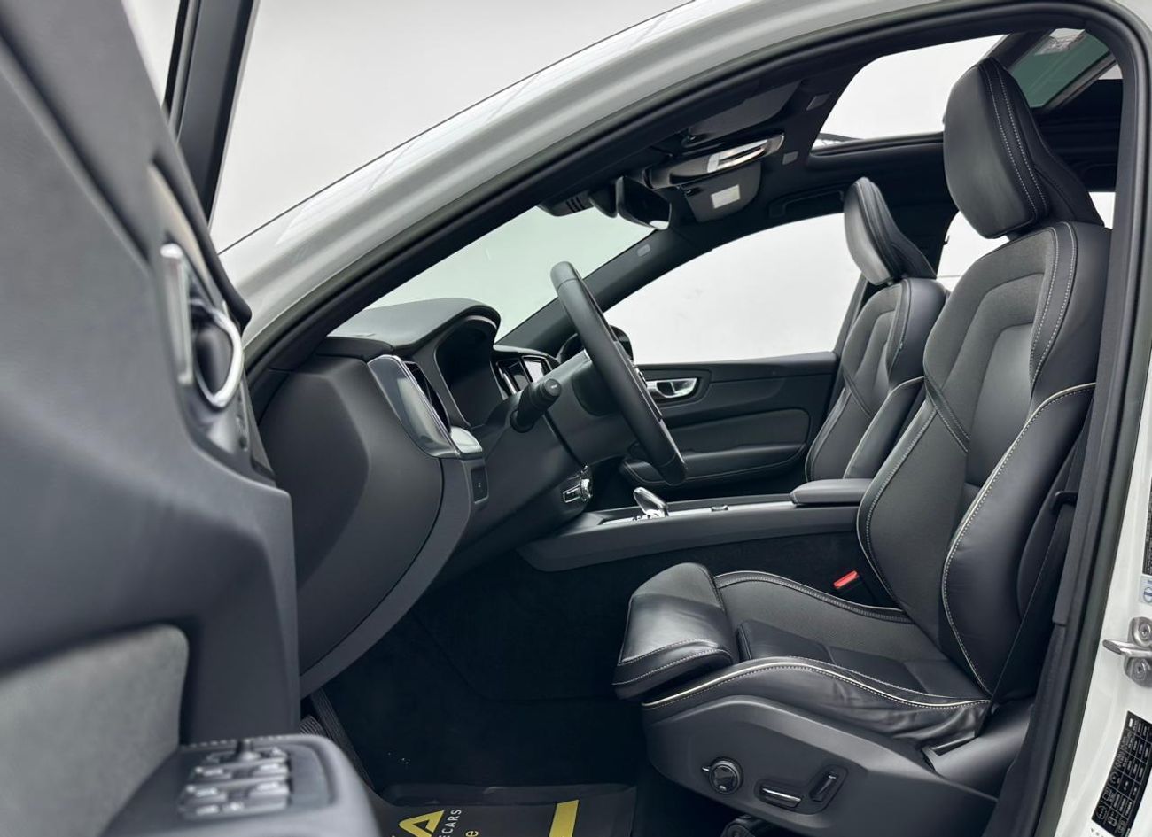 فولفو XC 60 2023 Volvo XC60 B5 Ultimate Dark, 2027 Volvo Warranty, Volvo Service History, GCC