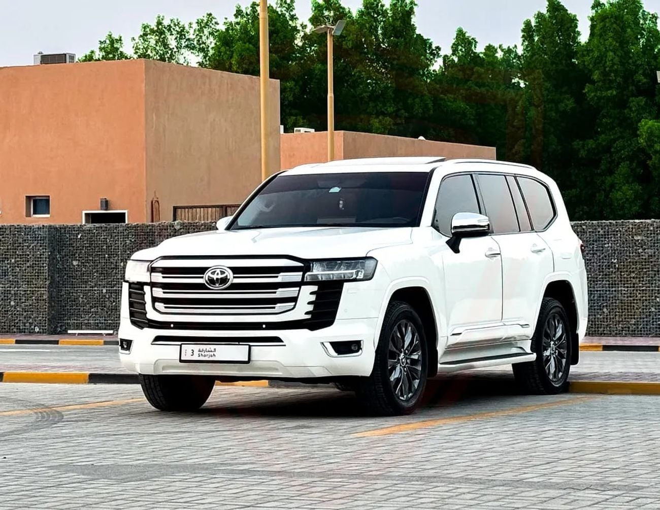 Toyota Land Cruiser GXR 3.5 L | | GCC | Accident-Free | In Excellent Condition | 3864 P.M