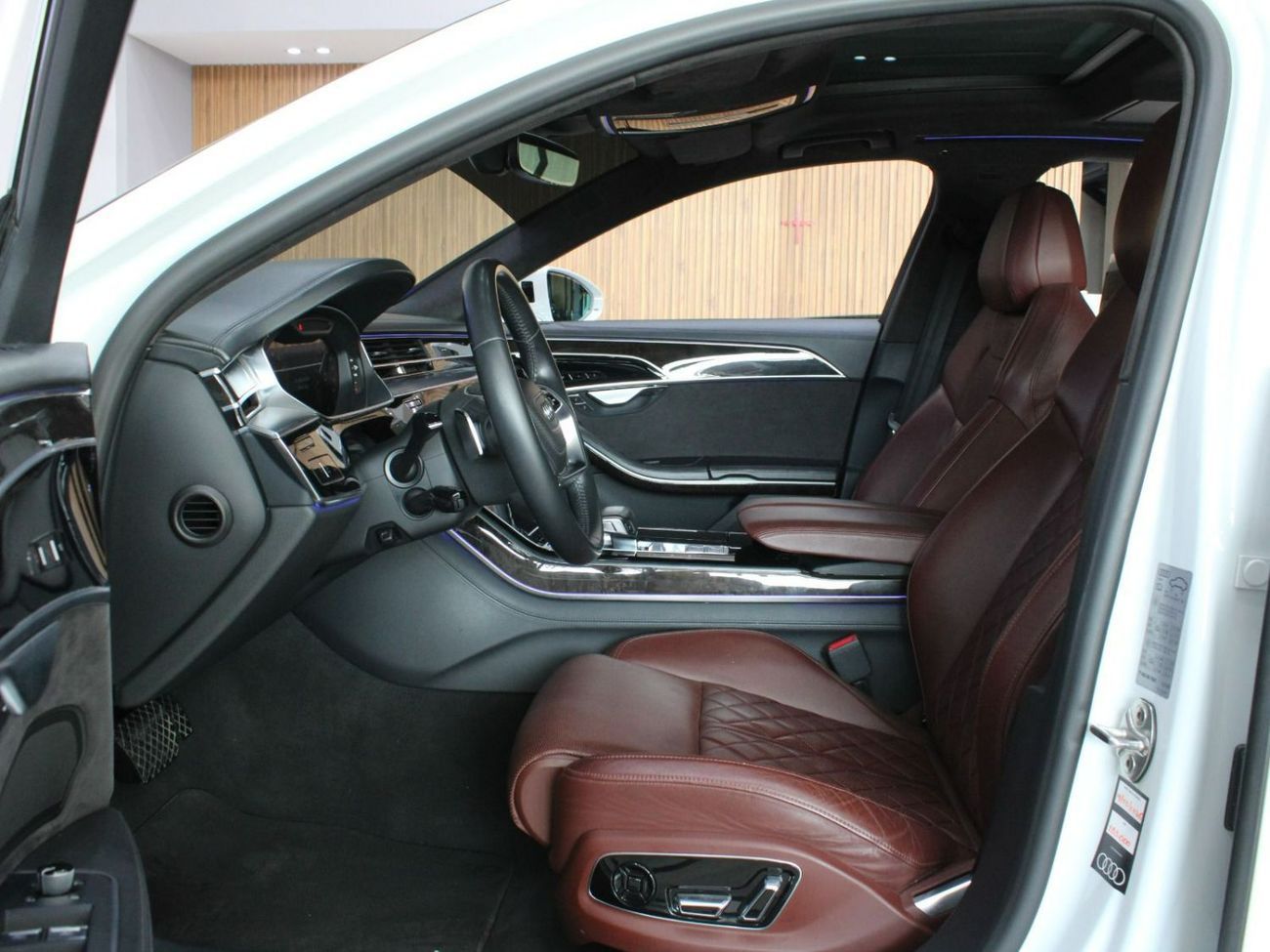 أودي A8 L 60 TFSI quattro 4.0L (454 HP)