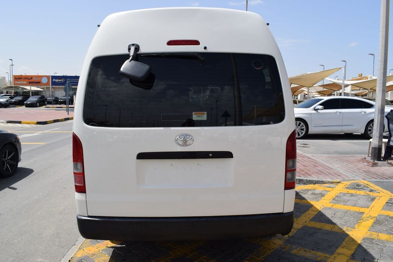 Toyota Hiace Commuter GLX High Roof 2.7L M/T