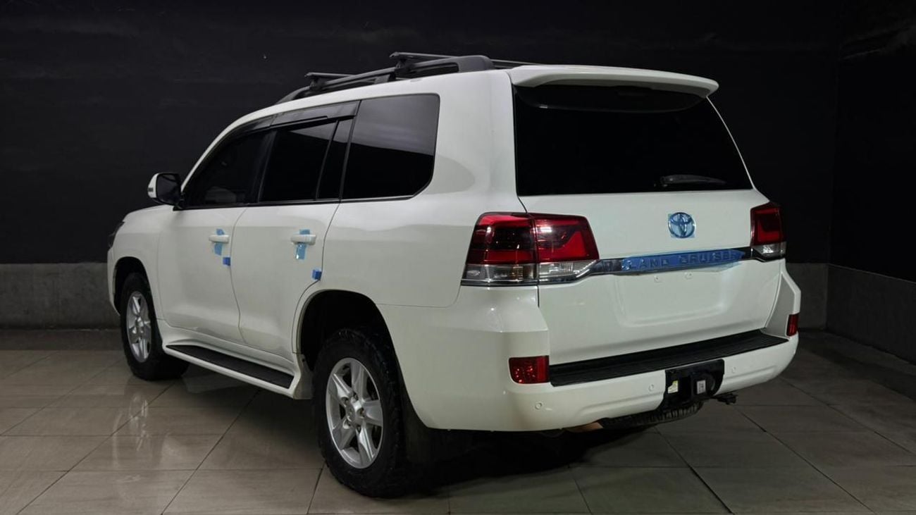 تويوتا لاند كروزر diesel 4.5 liter ,right hand drive ,full option ,for export only