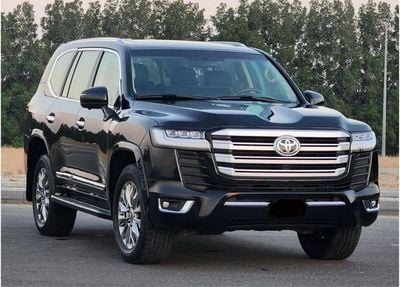 Toyota Land Cruiser 2017 Modified to 2024 VXR Full Option Very Clean Sunroof | CoolBox | Electric Seats | Leather Seats