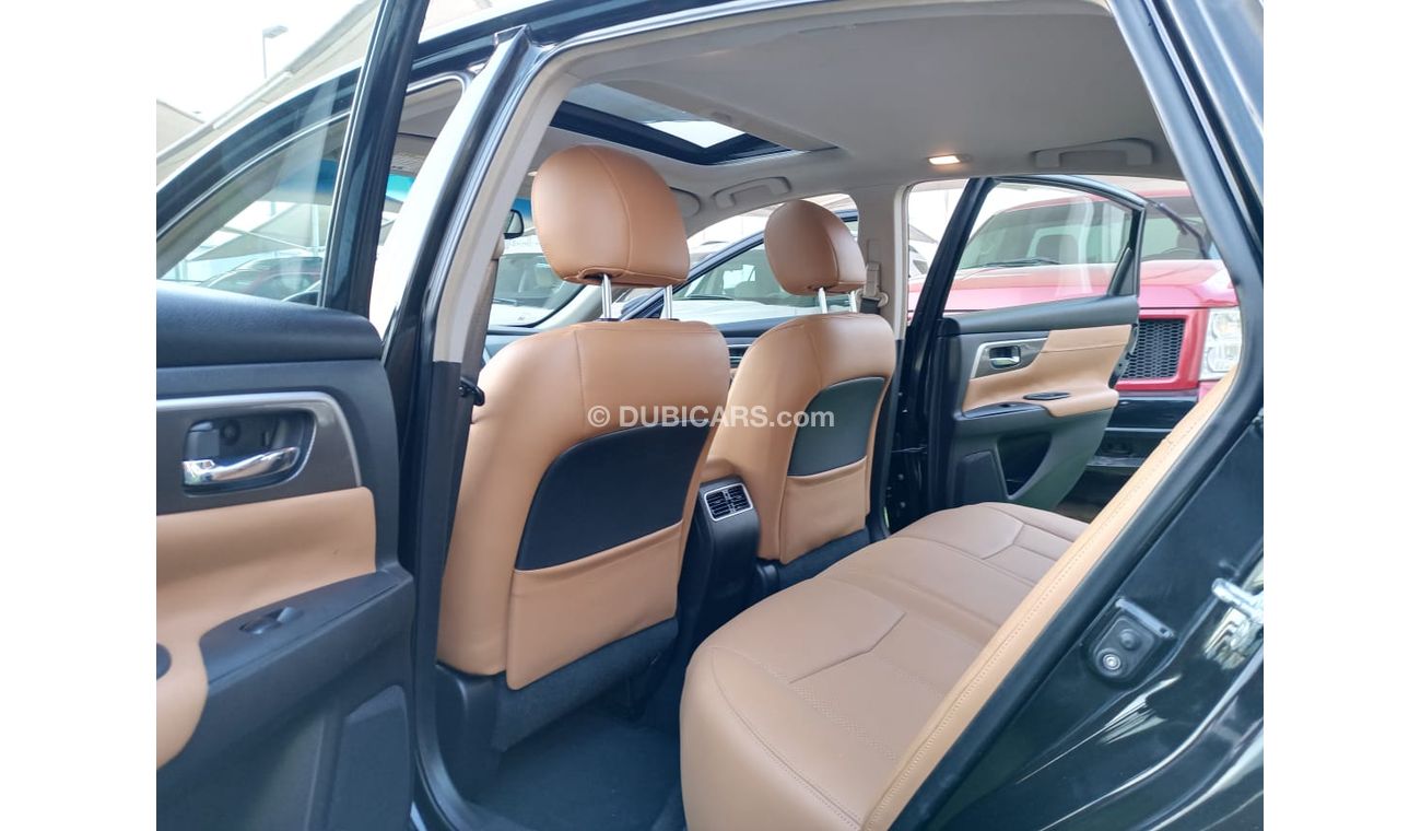 Nissan Altima 2015 model, leather hatch, cruise control, remote control wheels, in excellent condition