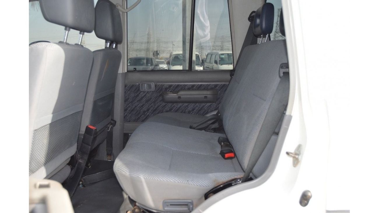 تويوتا لاند كروزر 70 Clean car Diesel engine