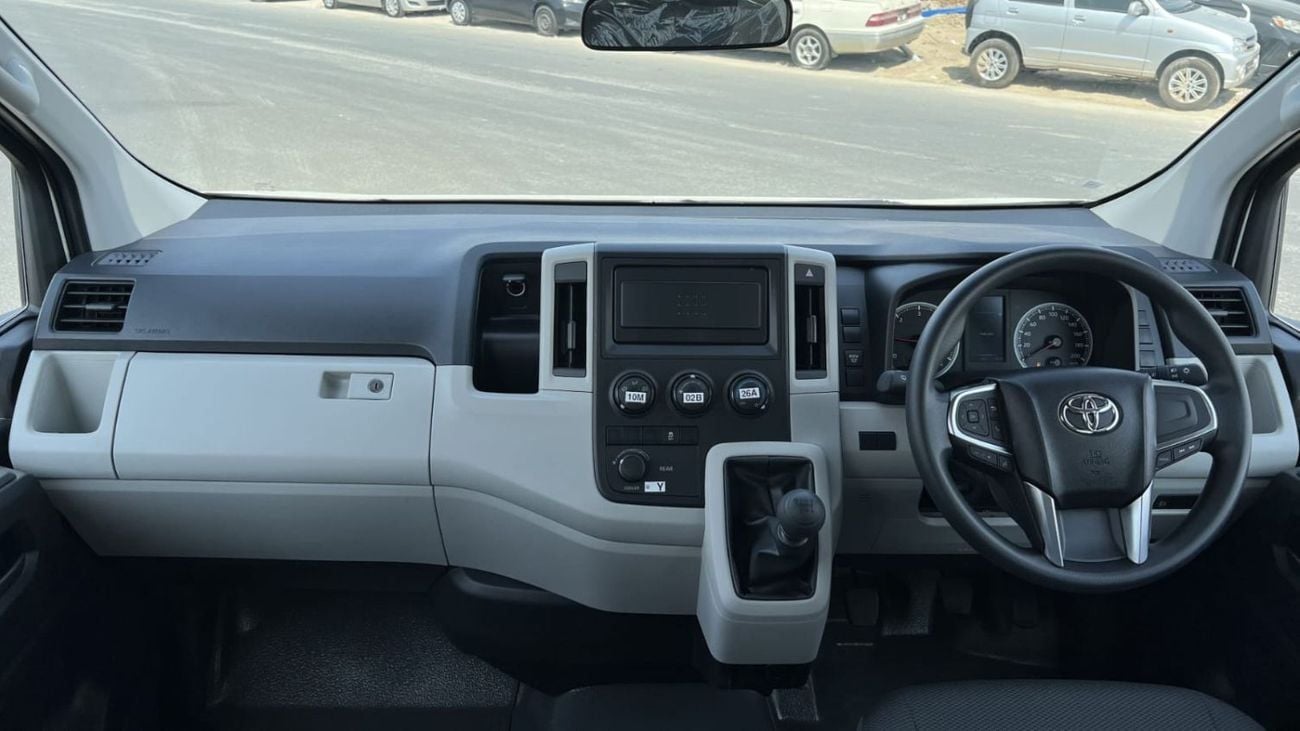 تويوتا هاياس DLS -High Roof Commuter 2.8L M/T