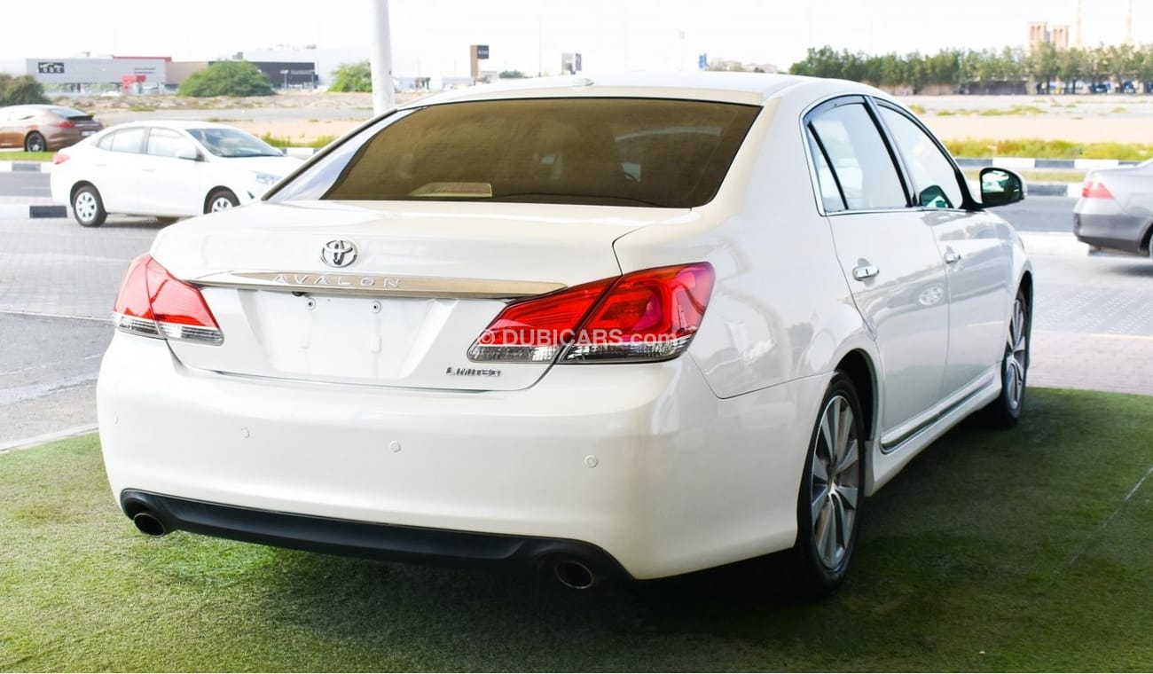 Used Toyota Avalon Limited 2011 for sale in Sharjah 569566