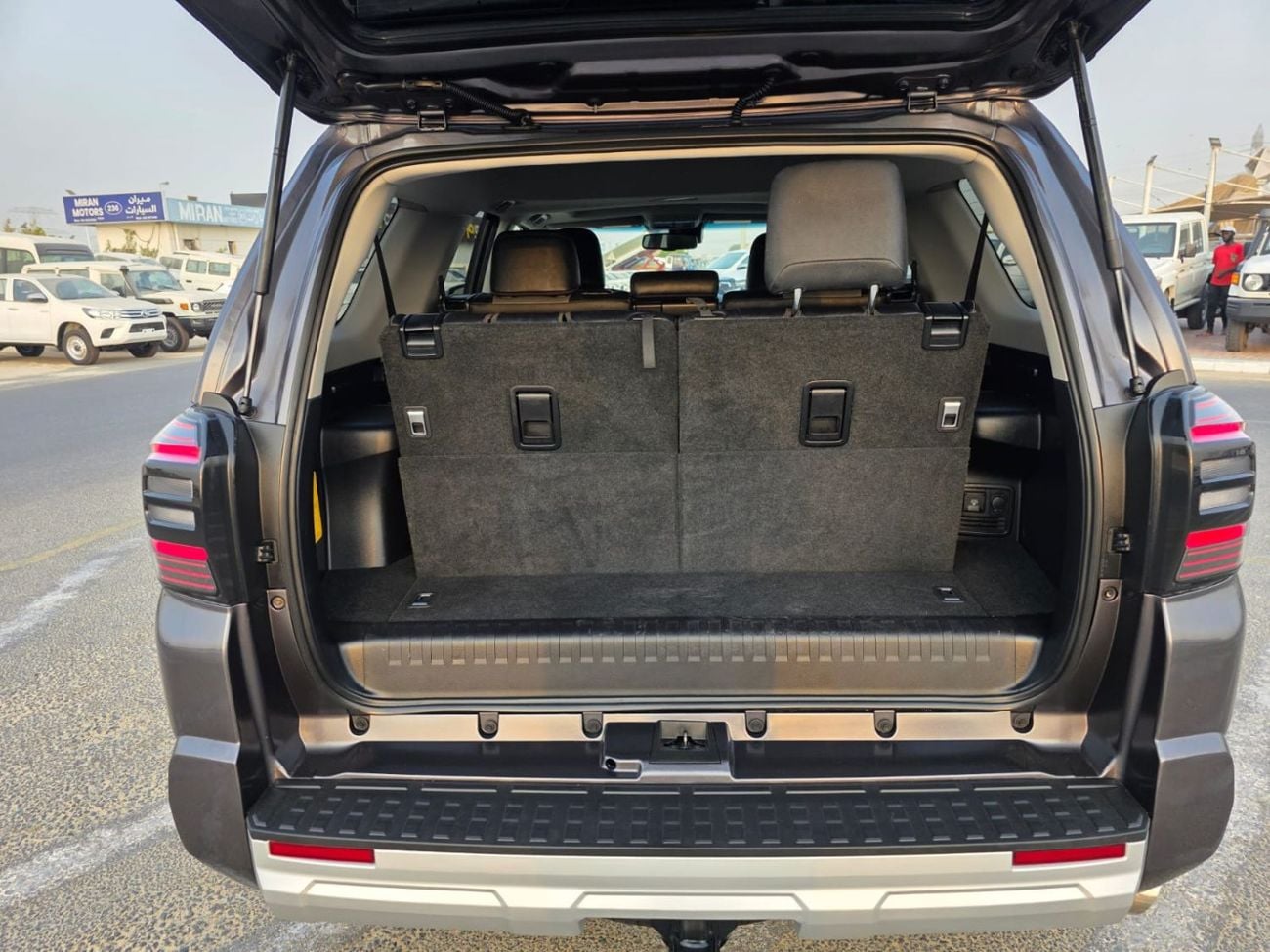Toyota 4Runner LIMITED faceleft 2025 ( sunroof, 4x4, leather seat and 7 seater)