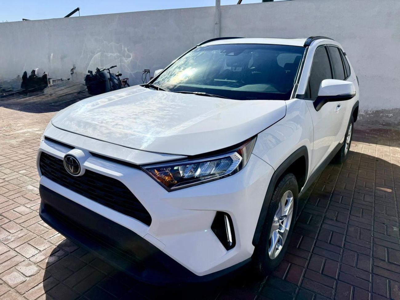 Toyota RAV4 2021 Toyota Rav4  XLE 2.5L full option + sunroof + Push start + alloy rim + Radar + keyless Entry  e
