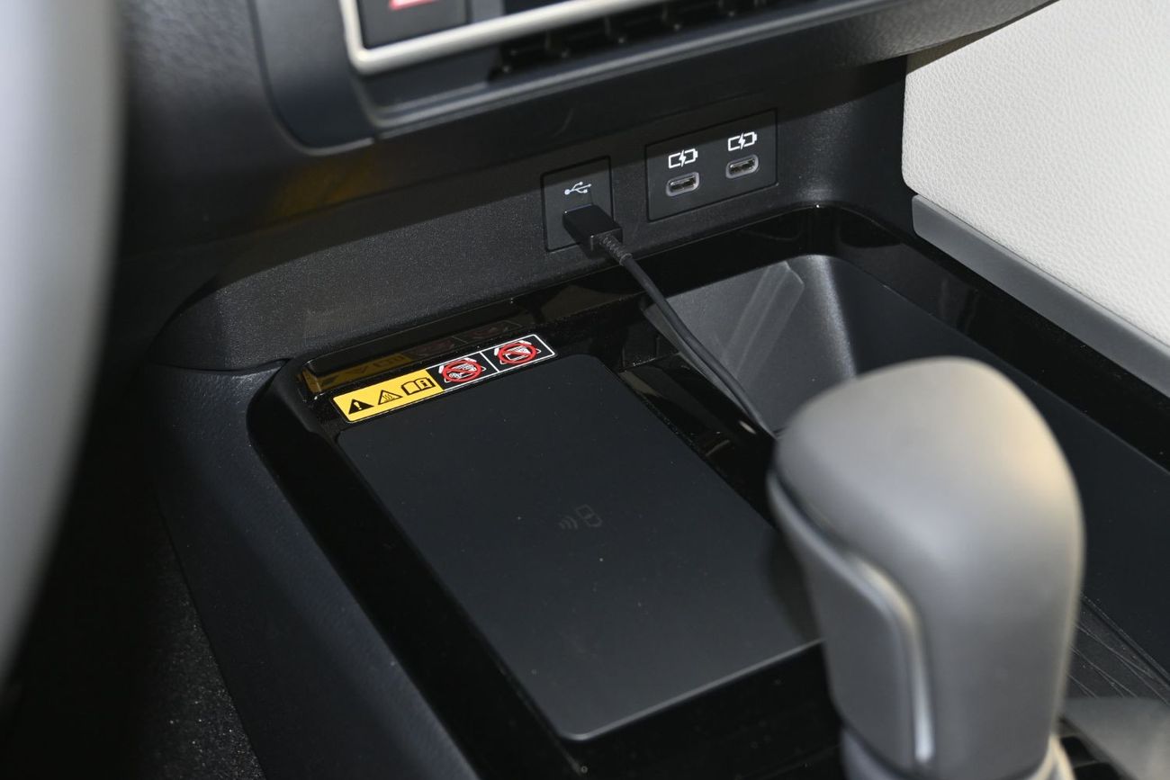 Toyota Camry Toyota Camry Limited 2.5L Hybrid, Model 2025, Color White