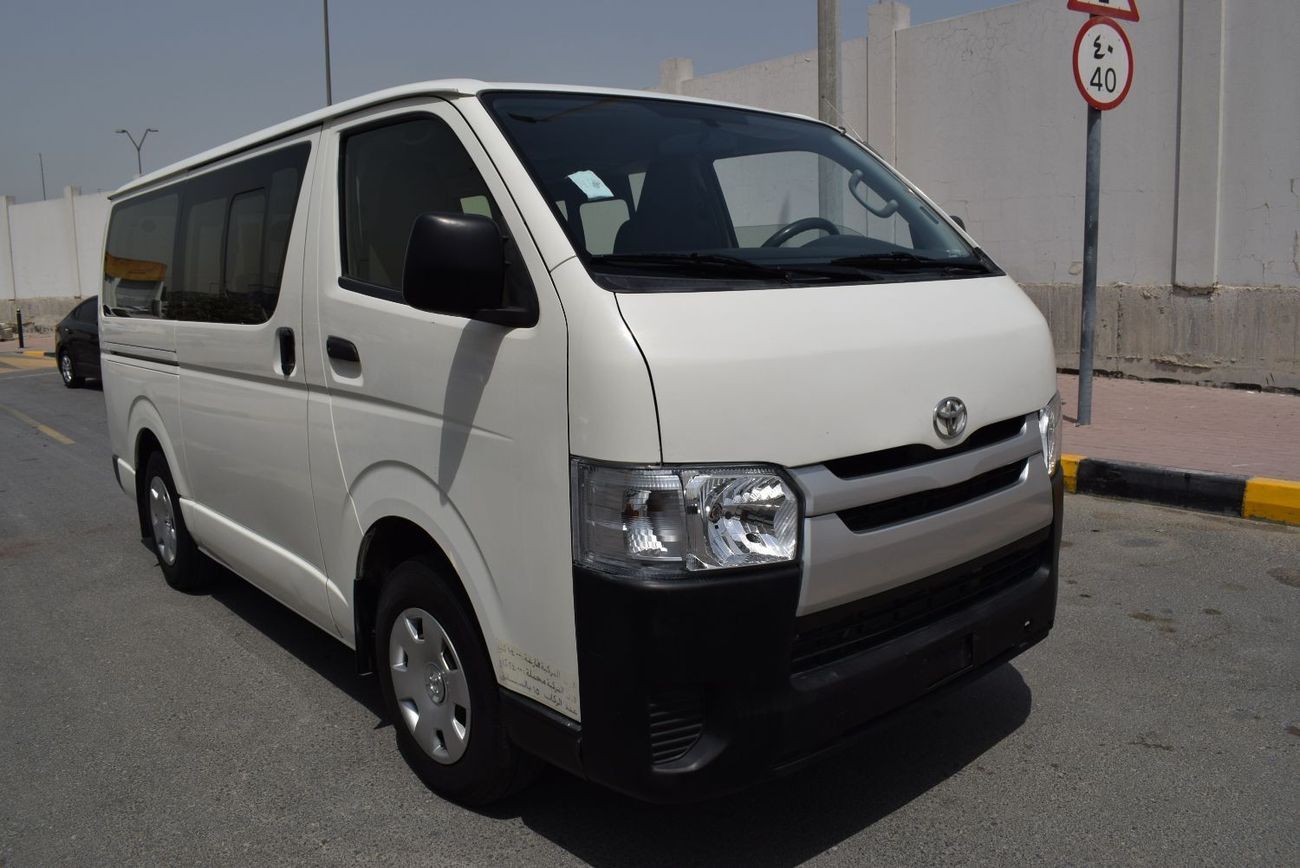 تويوتا هاياس Toyota Hiace Std Roof Bus 13 seater, Model:2015.Excellent condition