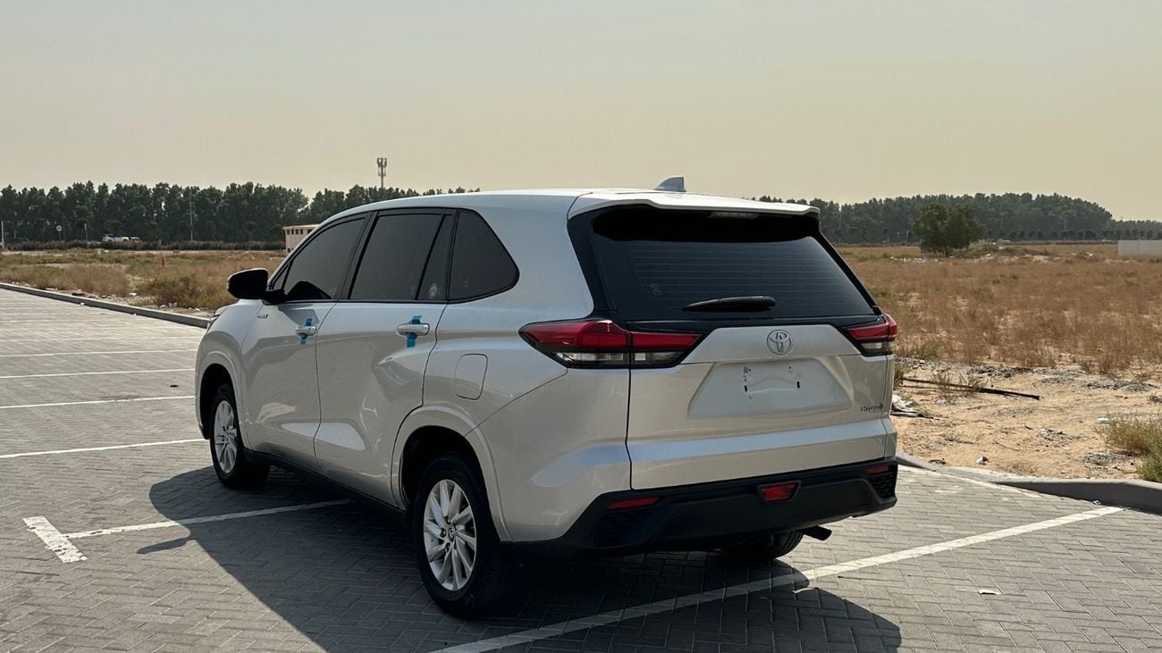 Toyota Innova GLE HEV