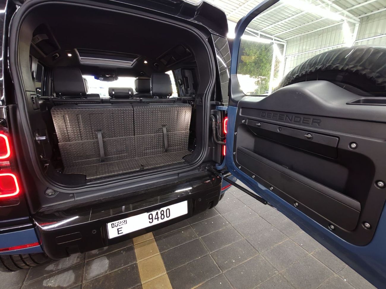 لاند روفر ديفندر P400 110 X-Dynamic HSE Warranty one year