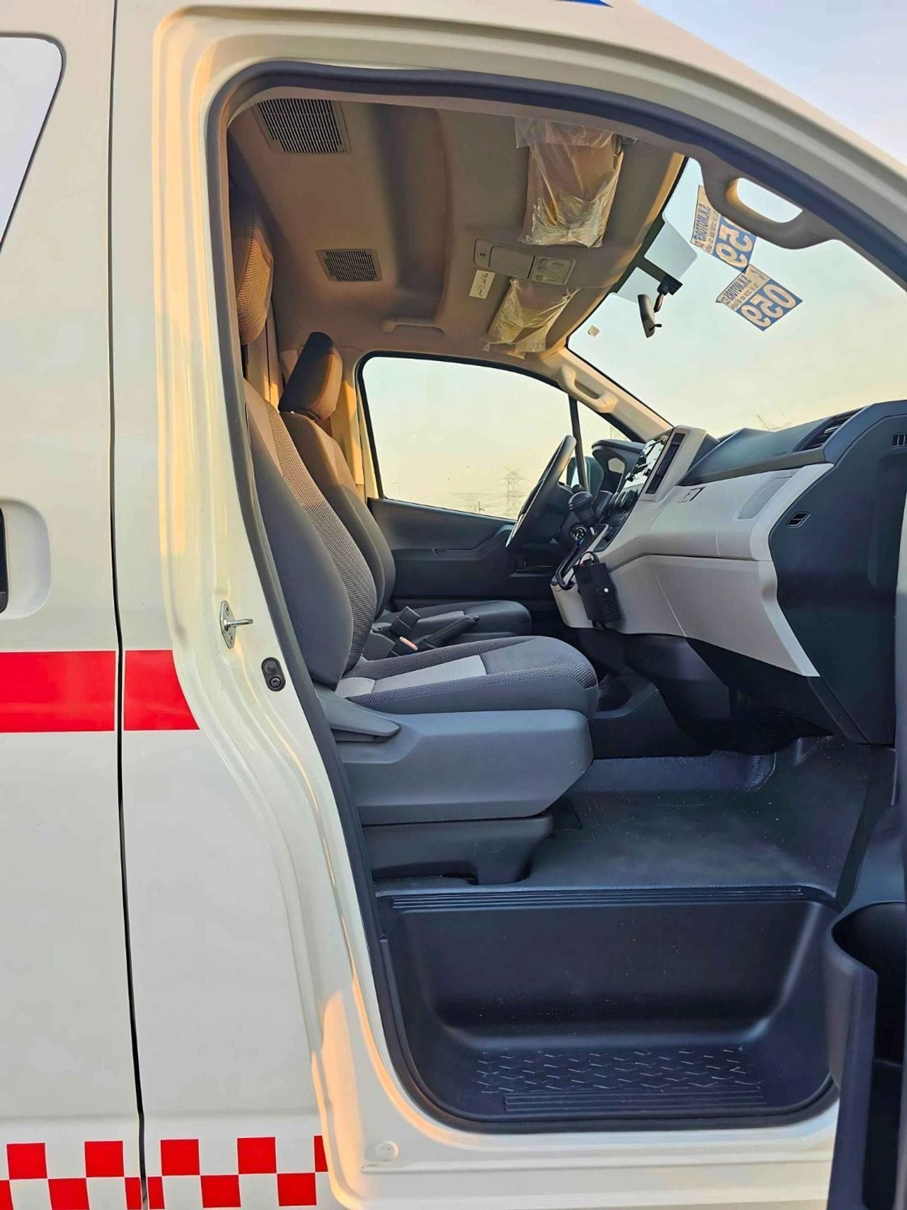 Toyota Hiace DX HIGHROOF / 3.5L V6 PETROL A/T / EMERGENCY MEDICAL AMBULANCE (CODE # AMBULANCE)