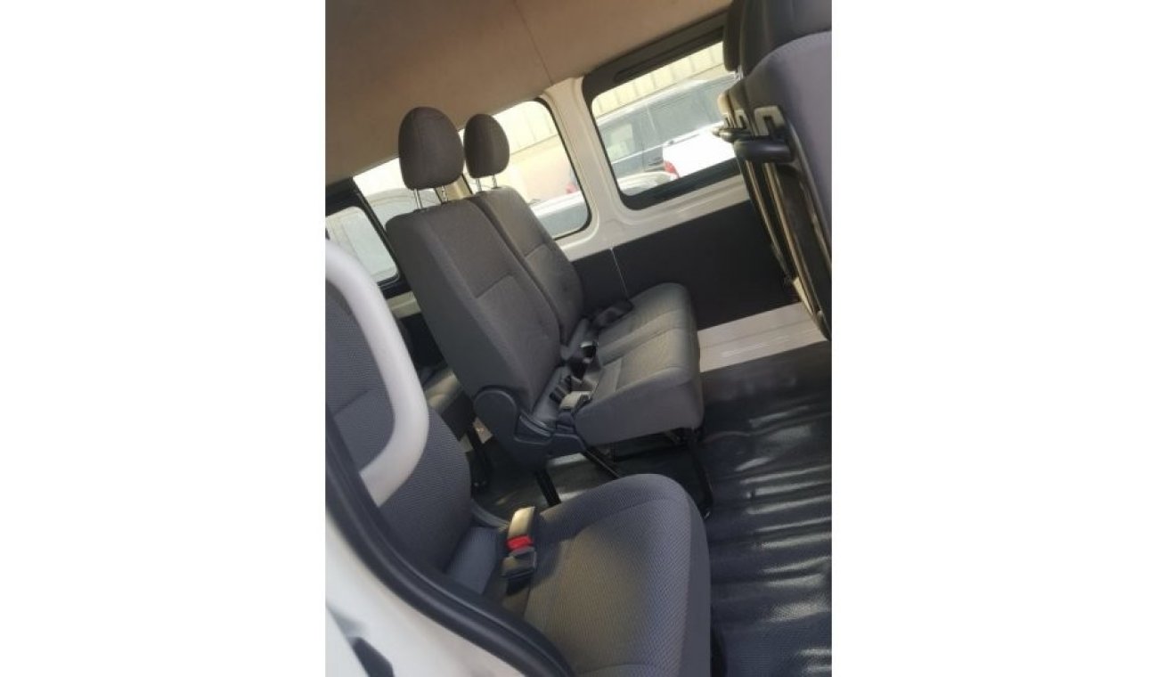 Toyota Hiace 14 SEATS / PETROL / MANUAL
