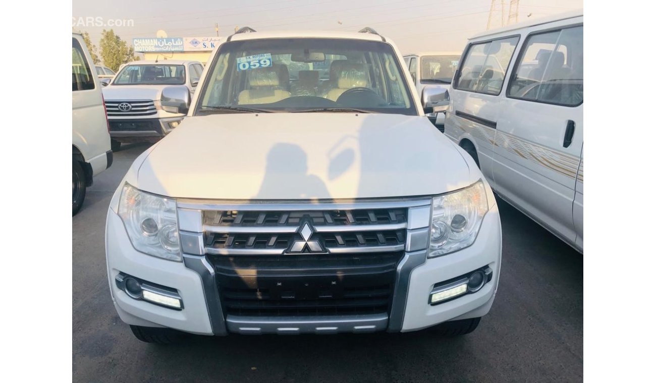 ميتسوبيشي باجيرو Mitsubishi Pajero 3.5L -- LEATHER SEATS -- MINT CONDITION -- EXCLUSIVE DEAL