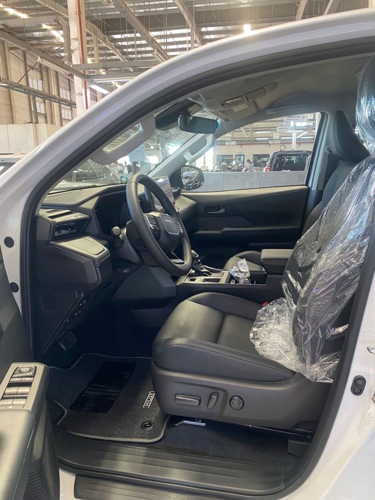 Toyota Hilux NEW SHAPE DIESEL A/T FULL OPTION DOUBLE CABIN PICKUP