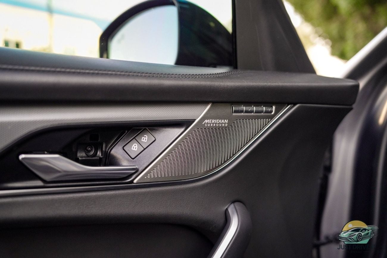 جاكوار F بيس SVR 5.0L