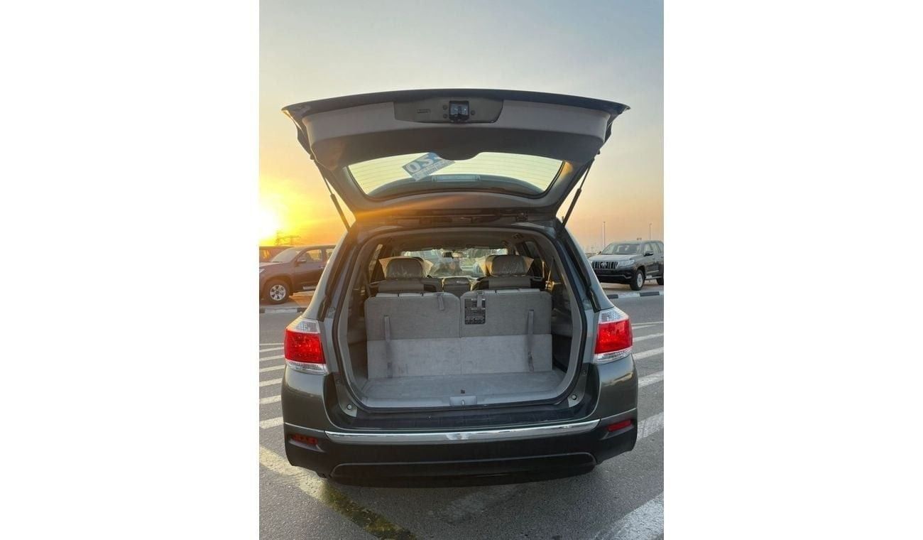 تويوتا هايلاندر 2013 Toyota Highlander MidOption+ 3.5L V6 - AWD 4x4 - Electric Seats - 7 Seater With Rear CAM - 90,0