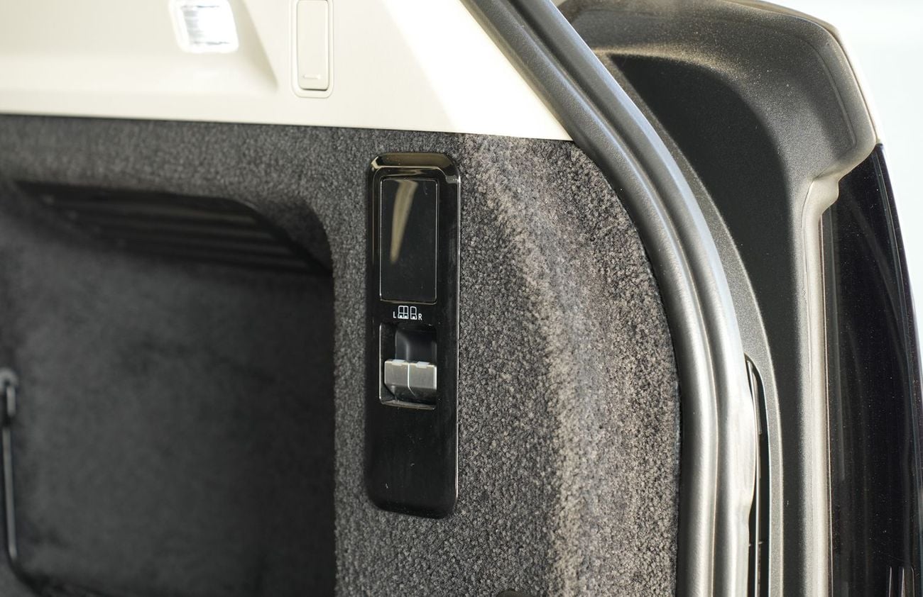 Land Rover Range Rover FIRST EDITION P530 (Batumi Gold)