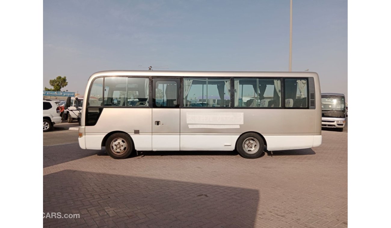 نيسان كارافان NISSAN CARAVAN BUS RIGHT HAND DRIVE (PM1331)