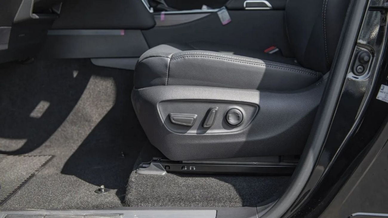 تويوتا لاند كروزر Land cruiser VX 4.0L petrol 2025