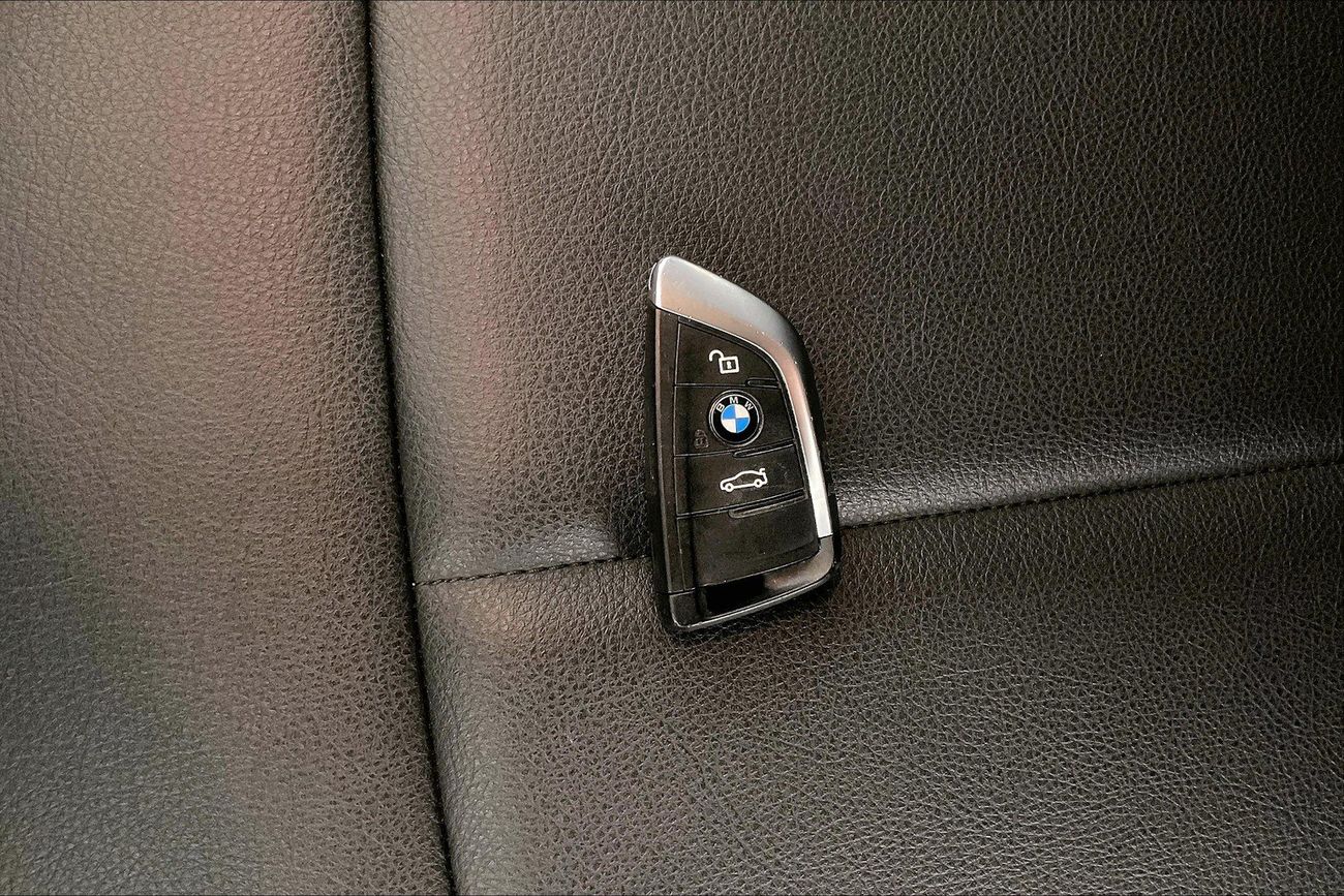 بي أم دبليو X1 sDrive 20i Executive | شامل الضمان | 0 ﺪﻔﻋﺓ ﺃﻮﻟﻯ