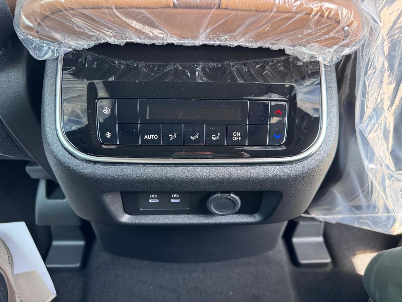 Nissan Patrol SE Platinum City 3.8L (Ext _GRAY WITH BLACK ROOF Inter_TAN)