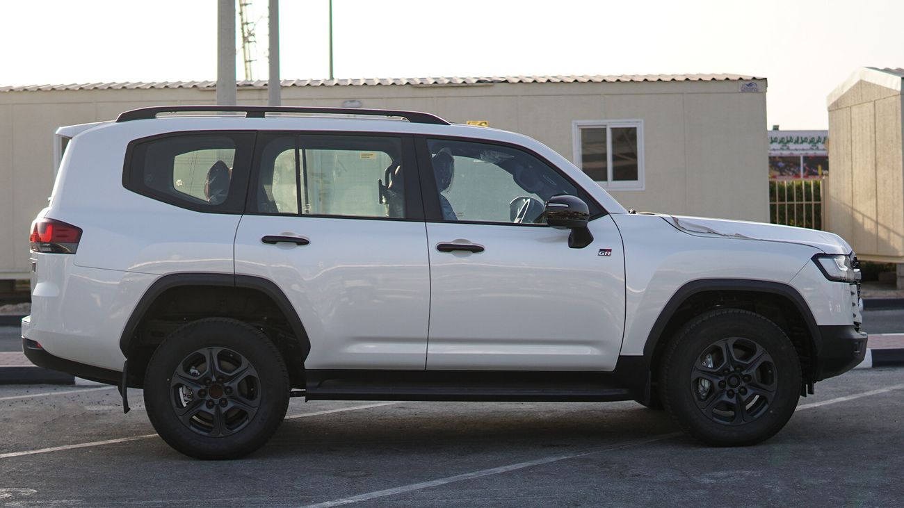 Toyota Land Cruiser 300 GR SPORT 3.3L DIESEL A/T Floor 5-SEATERS EUROPEAN BRAND NEW 2023 0KM