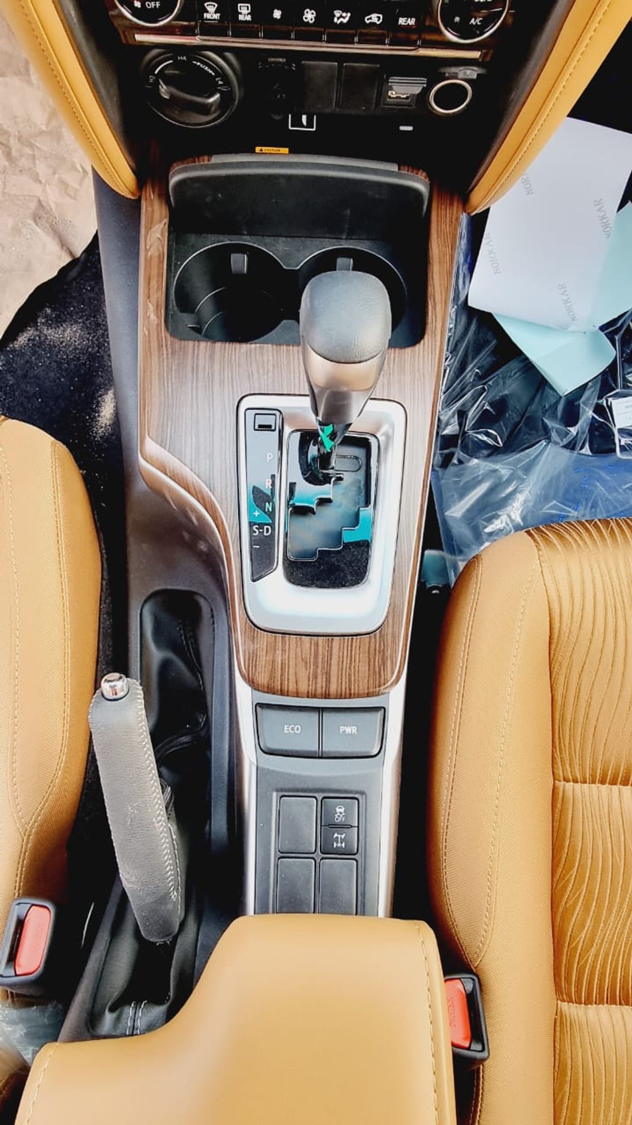 Toyota Fortuner TOYOTA FORTUNER 2.7L PETROL 4X4 PUSH START DIGITAL A/C MY 2024