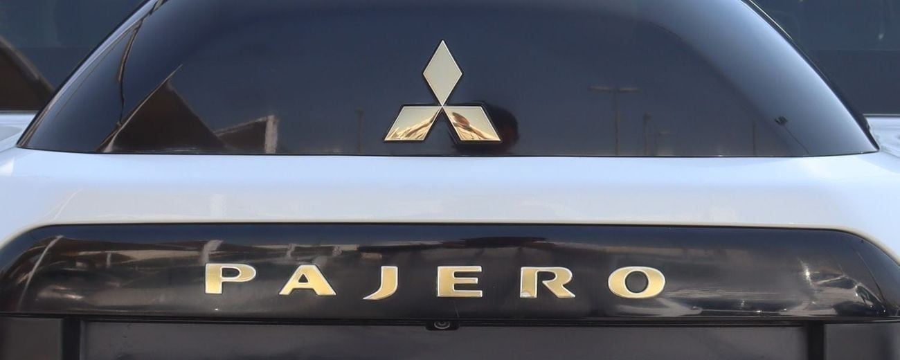 Mitsubishi Pajero GLS Highline Top 3.8L Mitsubishi Pajero 2018 GCC, accident-free, 3.8L (6) cylinder engine, 7 seats -