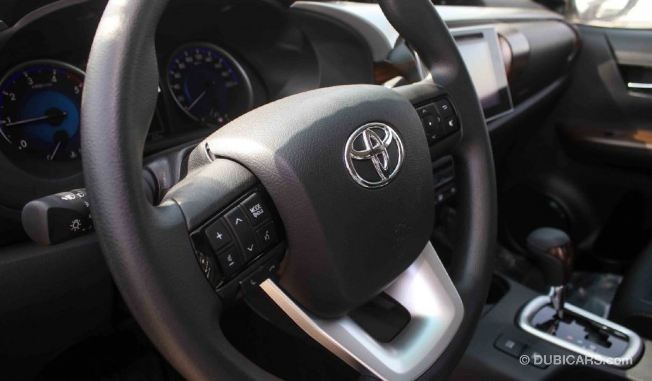 تويوتا هيلوكس Toyota  Hilux Diesel SR5 2.4L 4x4 A/T Full options