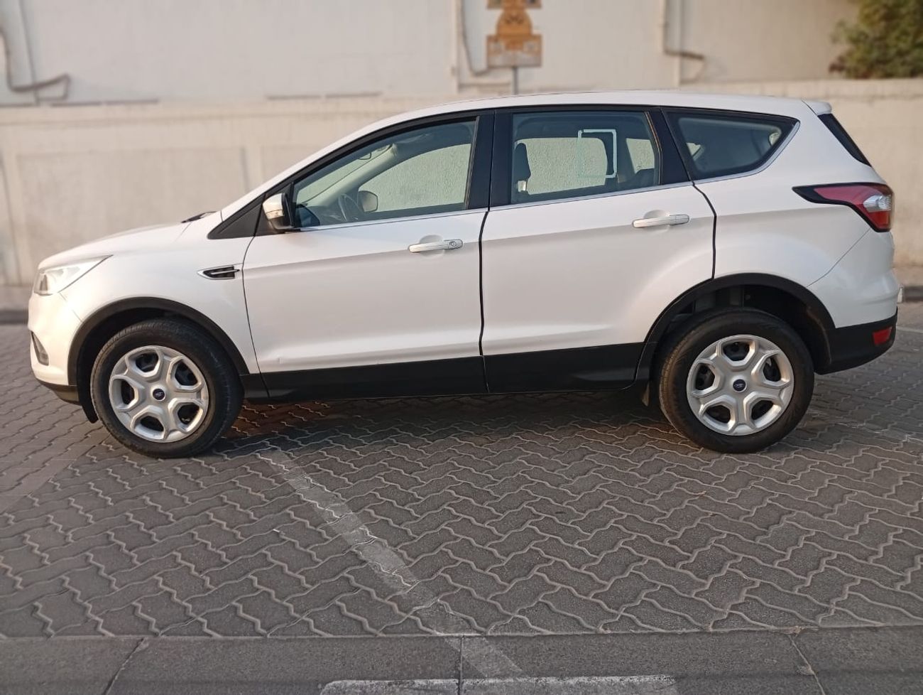 فورد إيسكاب 2.5L PETROL AUTOMATIC TRANSMISSION