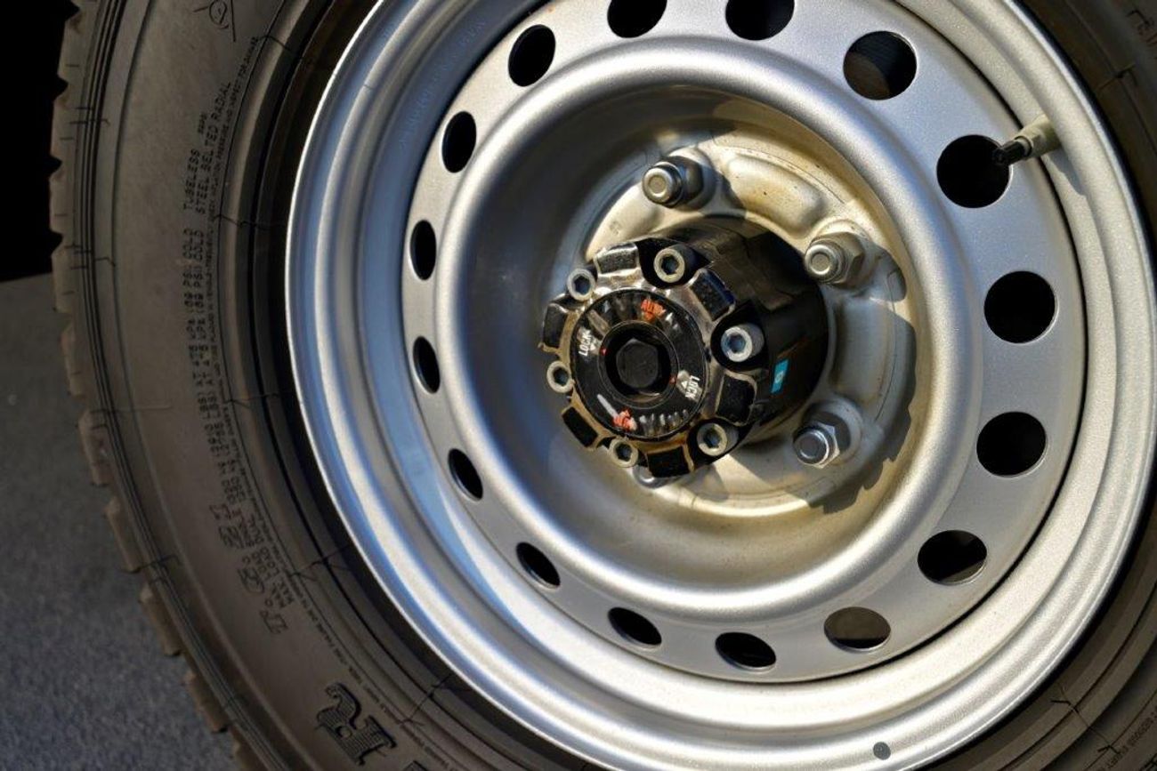 تويوتا لاند كروزر بيك آب SINGLE CAB DLX 2.8L DIESEL AT-EURO 5