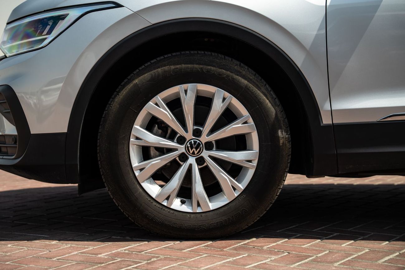 Volkswagen Tiguan Trendline Agency Warranty Full Service History 1.4L 2024 Low Mileage GCC