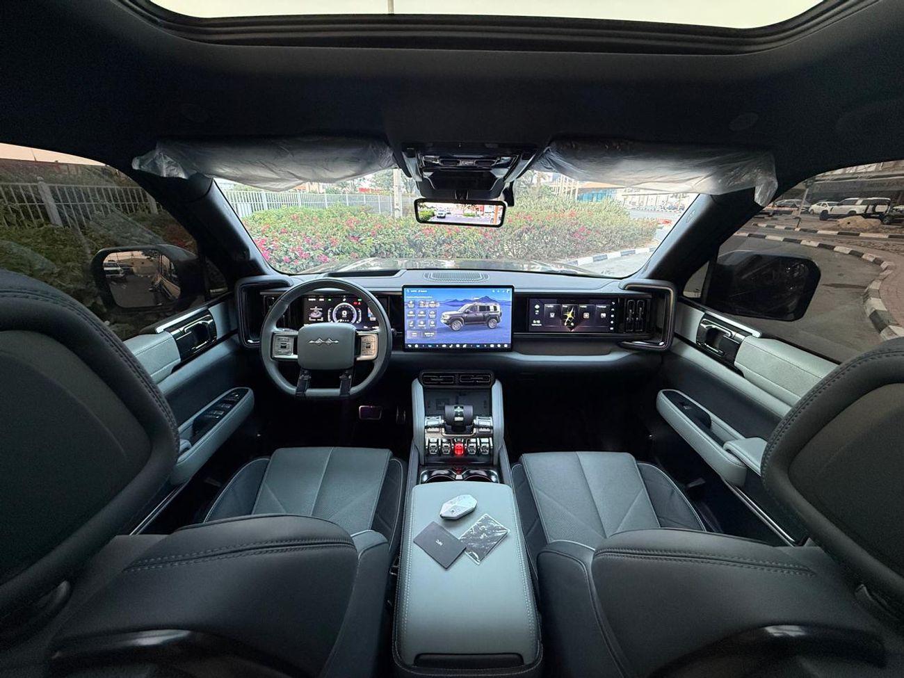 BYD Leopard 5 Leopard 5, 2025 model, 2 differential locks, three screens, refrigerator with heater, five-year EVS 