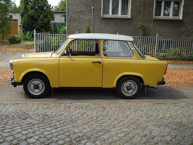 Trabant 601 exterior - Side Profile
