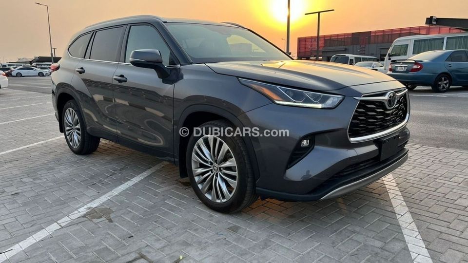 Used TOYOTA HIGHLANDER Platinum 2023 for sale in Sharjah - 662595