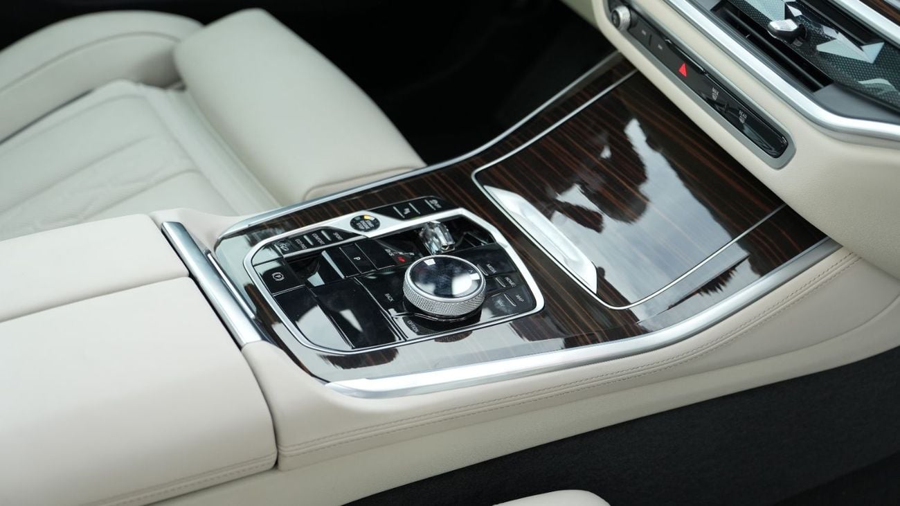 بي أم دبليو X5 M40i xDrive M-Sport Pro V6 Black 2026MY Export Only