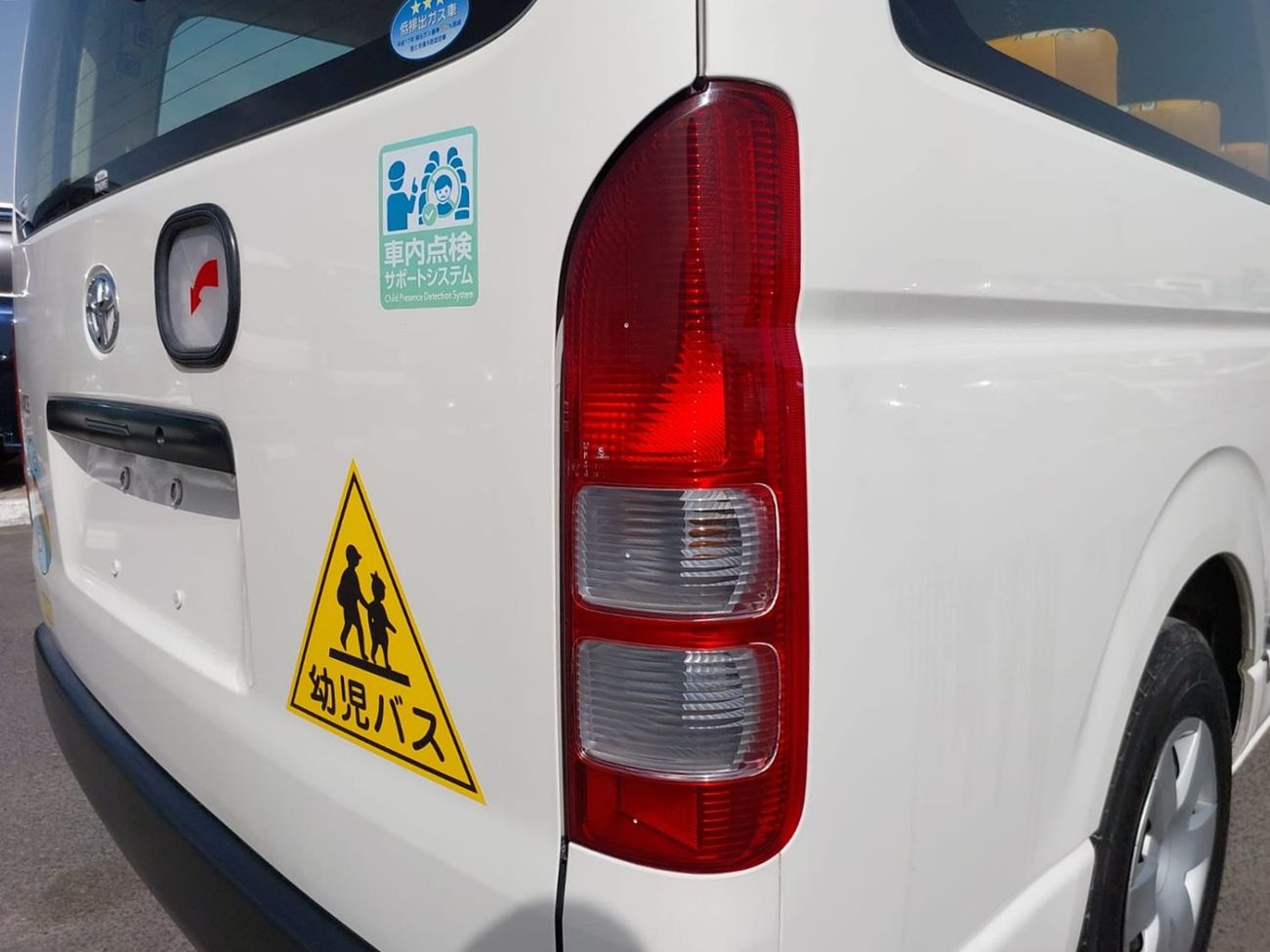 تويوتا هاياس TOYOTA HIACE VAN RHD 2015 MODEL 2.7 L PETROL AUTOMATIC(PM61832)