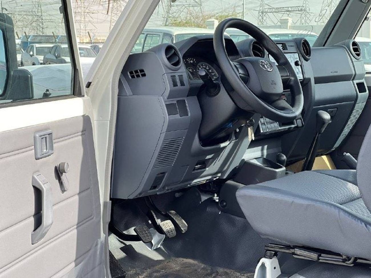 تويوتا لاند كروزر بيك آب LC79 S/C 4.2L DSL M/T // 2024 // STANDERD OPTION // SPECIAL OFFER // BY FORMULA AUTO // FOR EXPORT