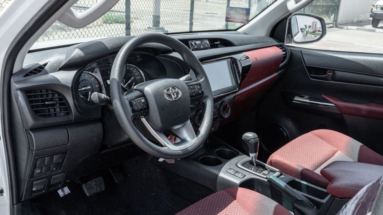 تويوتا هيلوكس 2026 Toyota Hilux SC GLX 2.8L AT Diesel (White-Red)