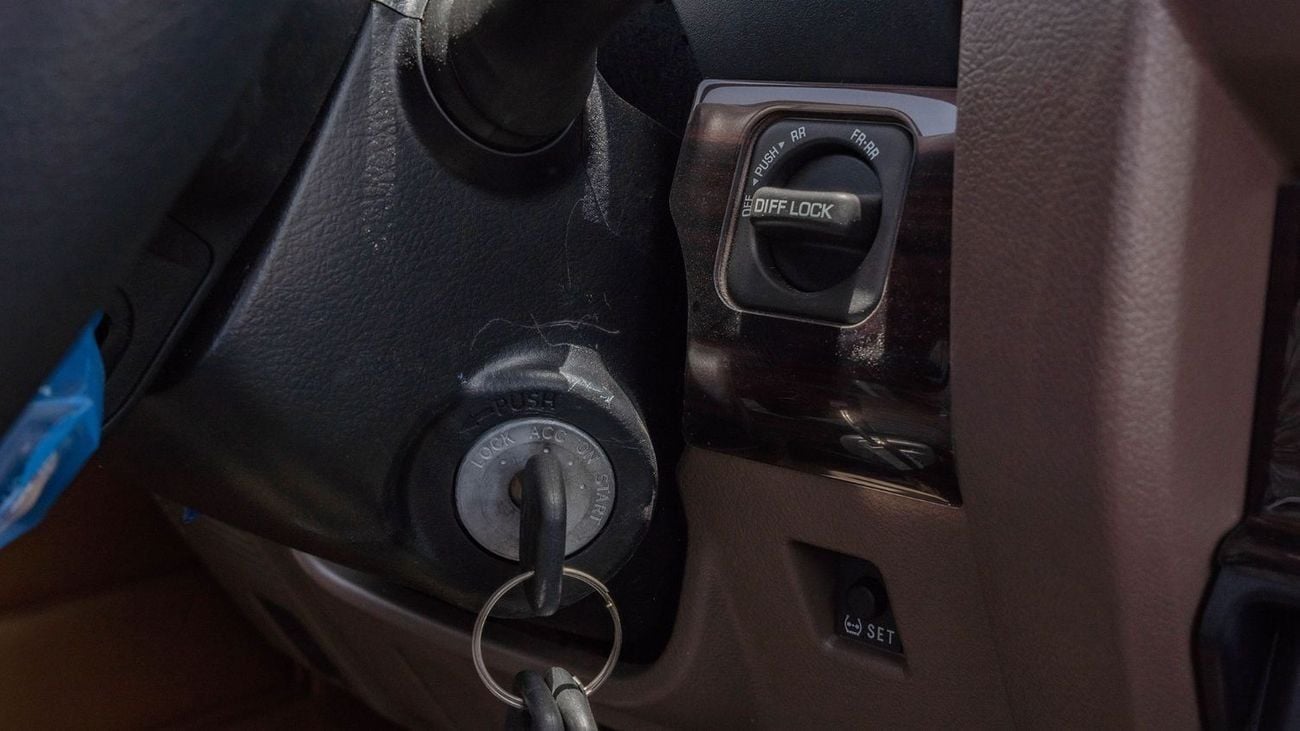 تويوتا لاند كروزر بيك آب 2025 Toyota Land Cruiser LC 79 4.0L AT Petrol (Gray)