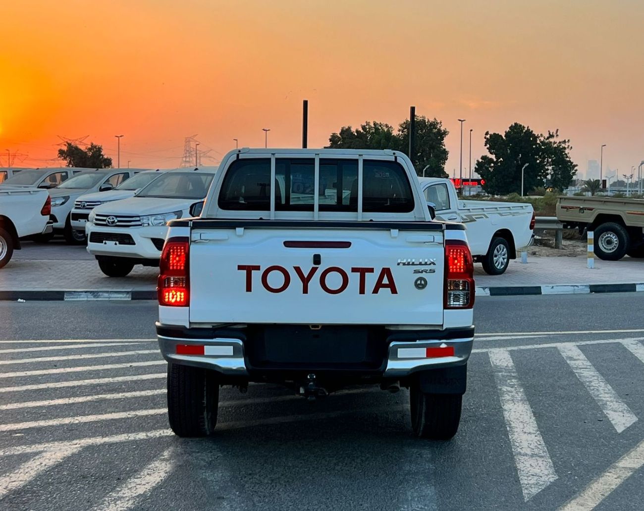 Toyota Hilux 2016 Toyota Hilux SR5 Premium Full Option - 2.7L V4 - 4x4 AWD - Rear CAM & AC - big Body - 116000 Km