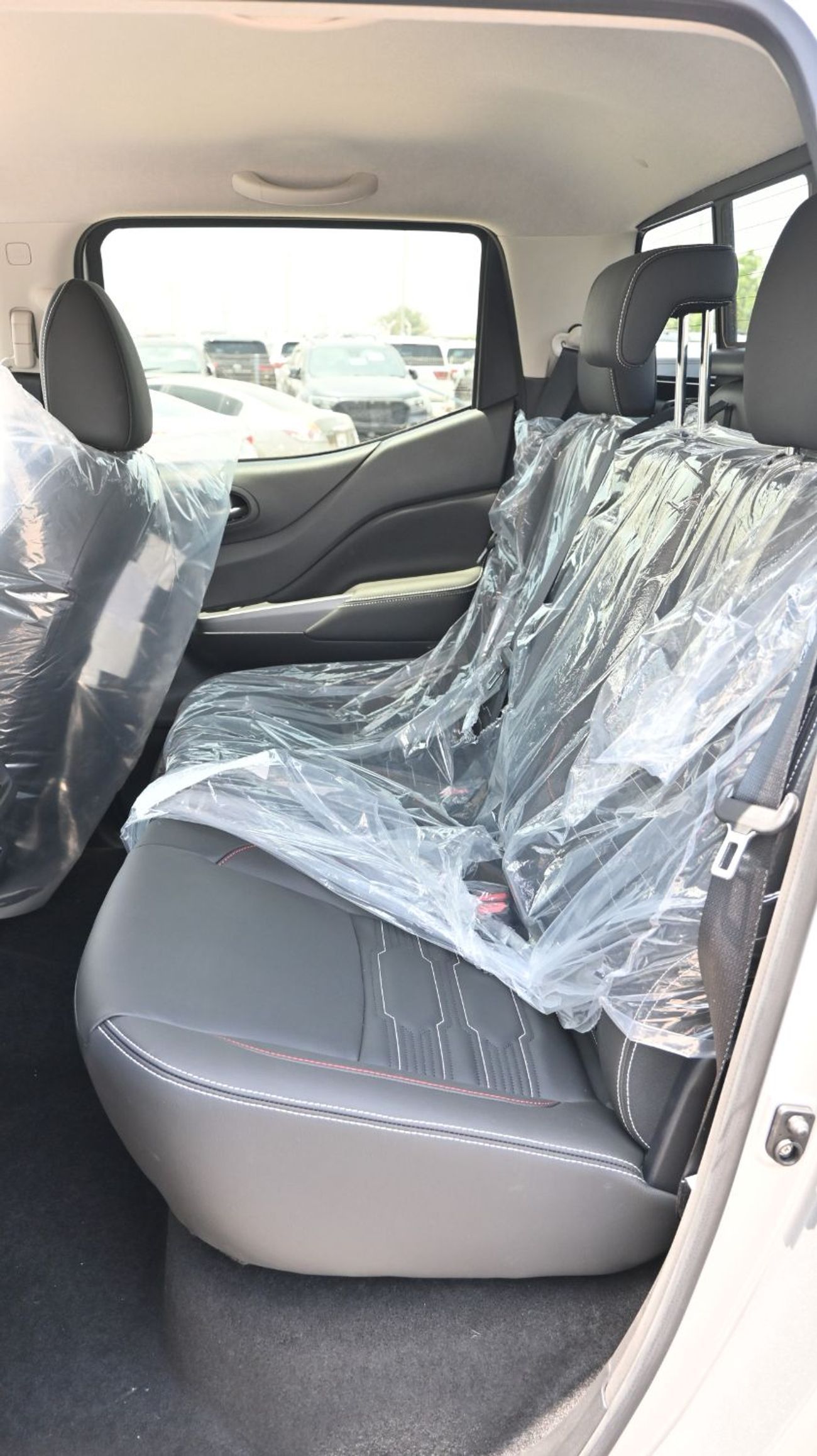 Nissan Navara NISSAN NAVARA 2.5L DIESEL PRO4X 4X4 SILVER DC AT MODEL 2025 BRAND NEW [AVAILABLE COLOURS : SILVER/W/