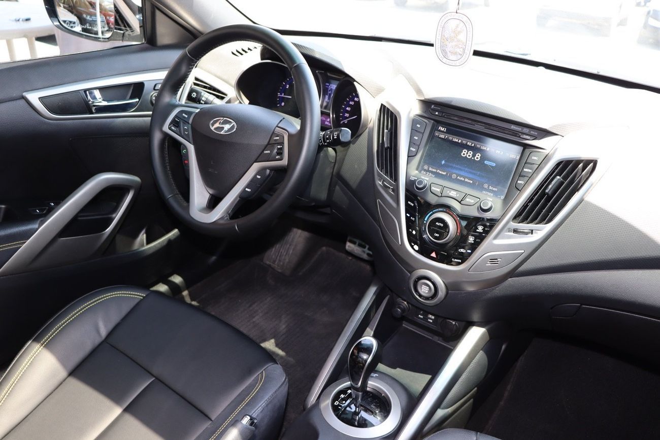 هيونداي فيلوستر GLS 1.6L Hyundai Veloster GLS Top 1.6L / 2016 / GCC / Free Accident Clean/ Original paint