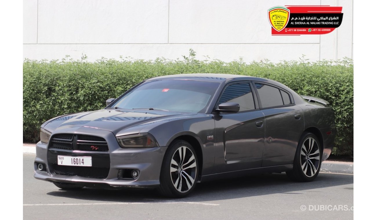 دودج تشارجر R/T Hemi V8 - 5.7L 2014/ SRT Body Kit SRT8/ Leather Seats/ Good Condition