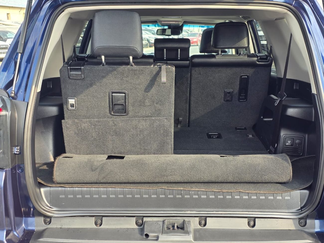 Toyota 4Runner SR5 Perimum Sunroof , Push button and 7 seater