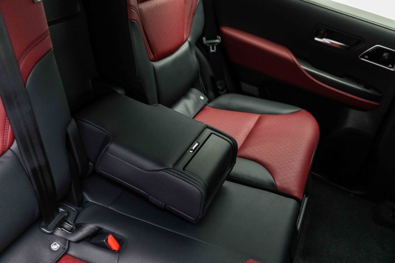 تويوتا لاند كروزر LC300 VXR 3.3L - Precious White Pearl Inside Black & Dark Red | Export Only