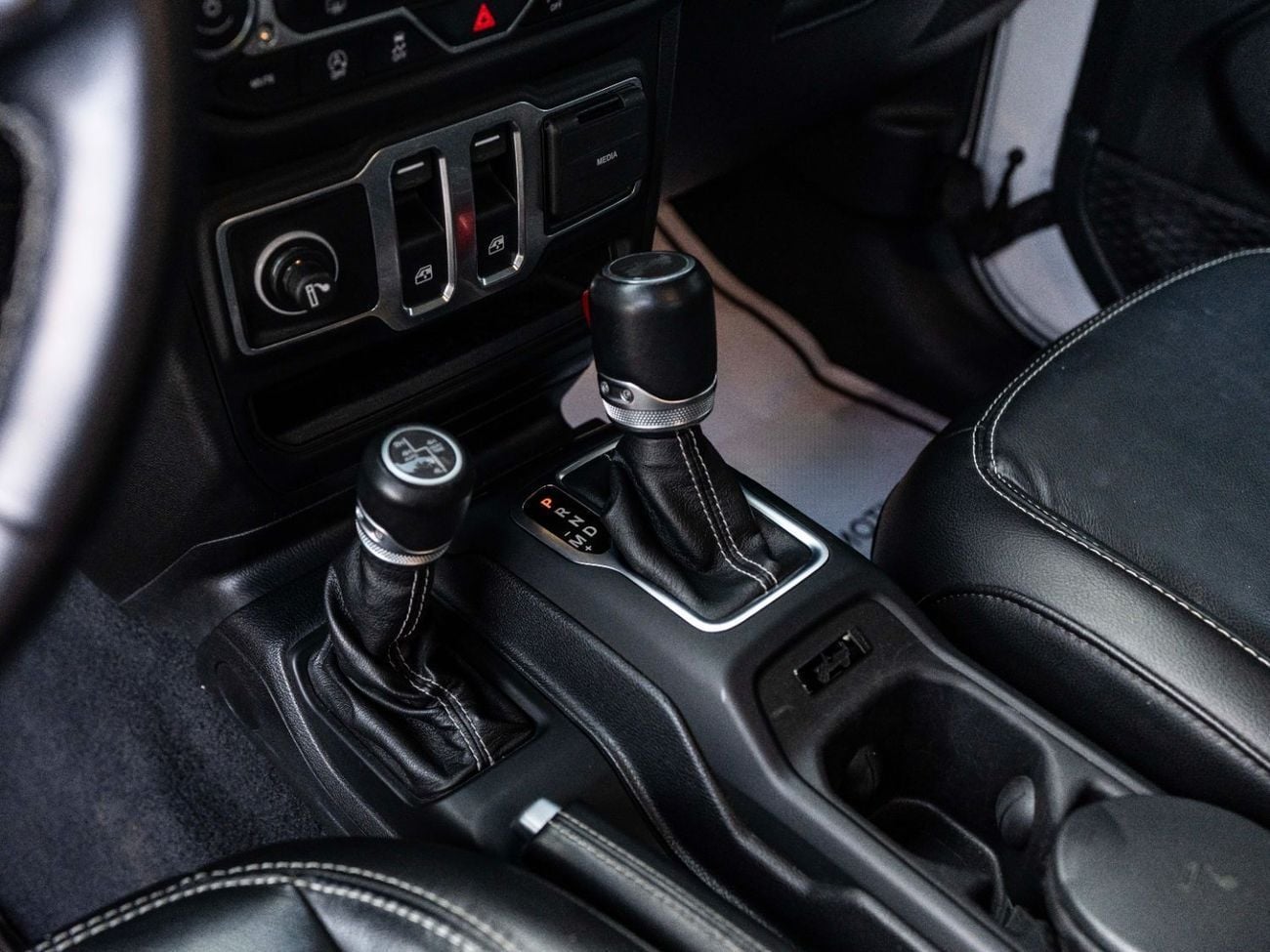 Jeep Wrangler Sport 3.6L A/T (5 Seater)