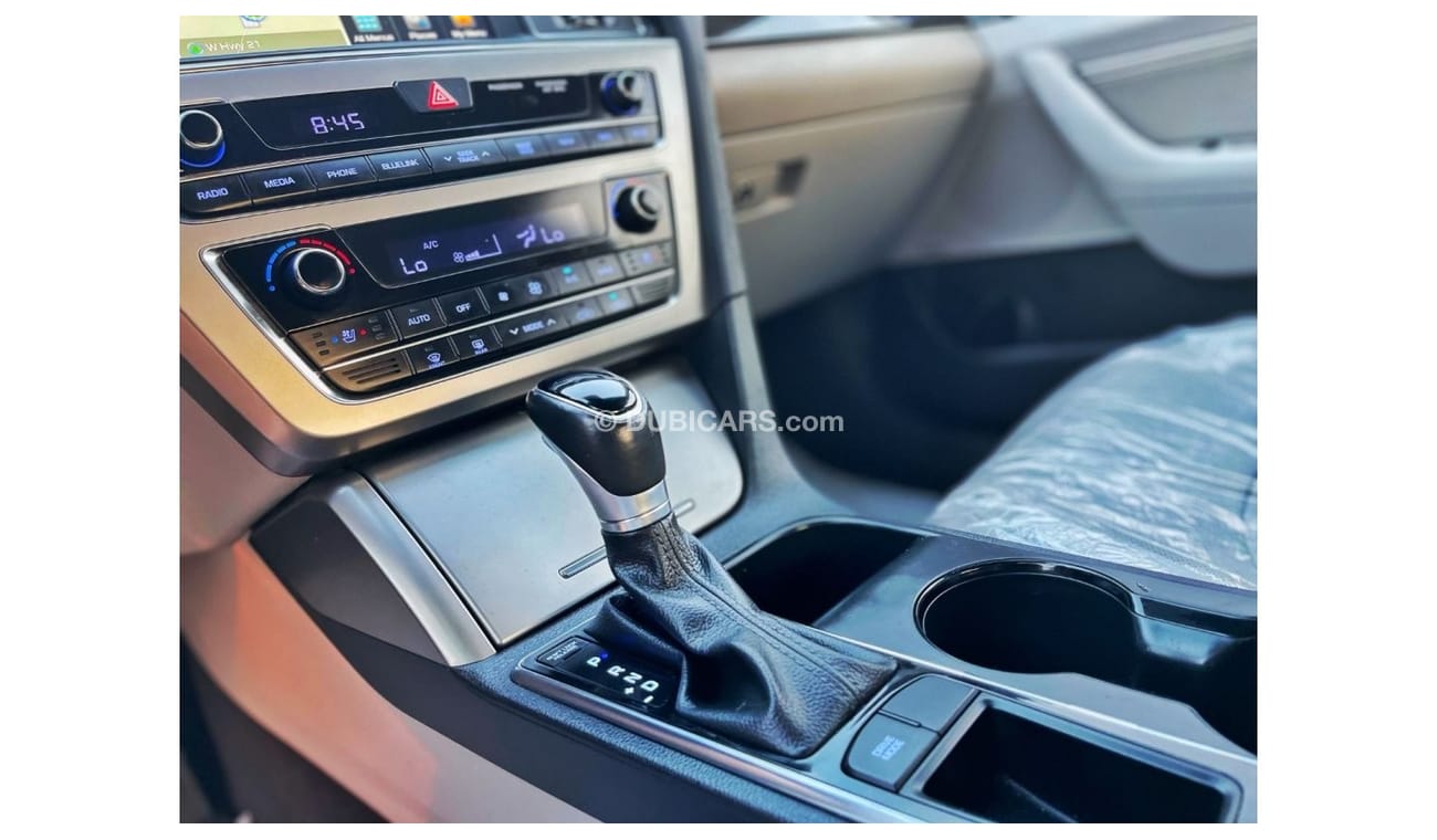 هيونداي سوناتا هيونداي سوناتا ليميتد فول اوبشن السنة : 2017 2.4 رمادي حالة ممتازة سيارة سيدان 97 تصدير يمكن تصديرها